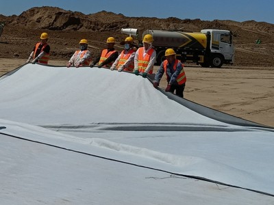 定制人工湖防水毯 覆膜膨润土防水毯 GCL纳基防水毯