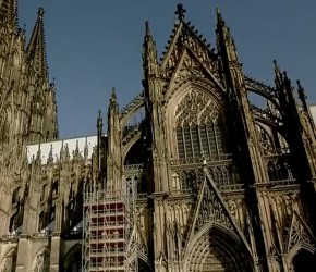 古代的建筑其实在结构上就做好了抗震的准备，科隆大教堂自然也有自己的绝招！